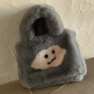 Fluffy cute purse outside*gray inside *gray